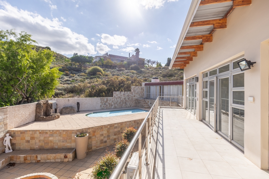6 Bedroom Property for Sale in Fairway Heights Western Cape